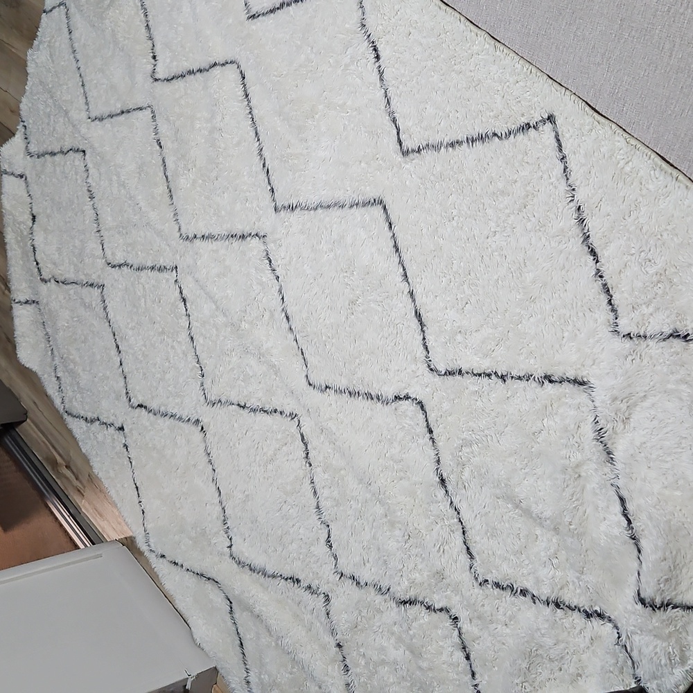 6×9 Ruggable Shag Rug - Picture 5 of 8
